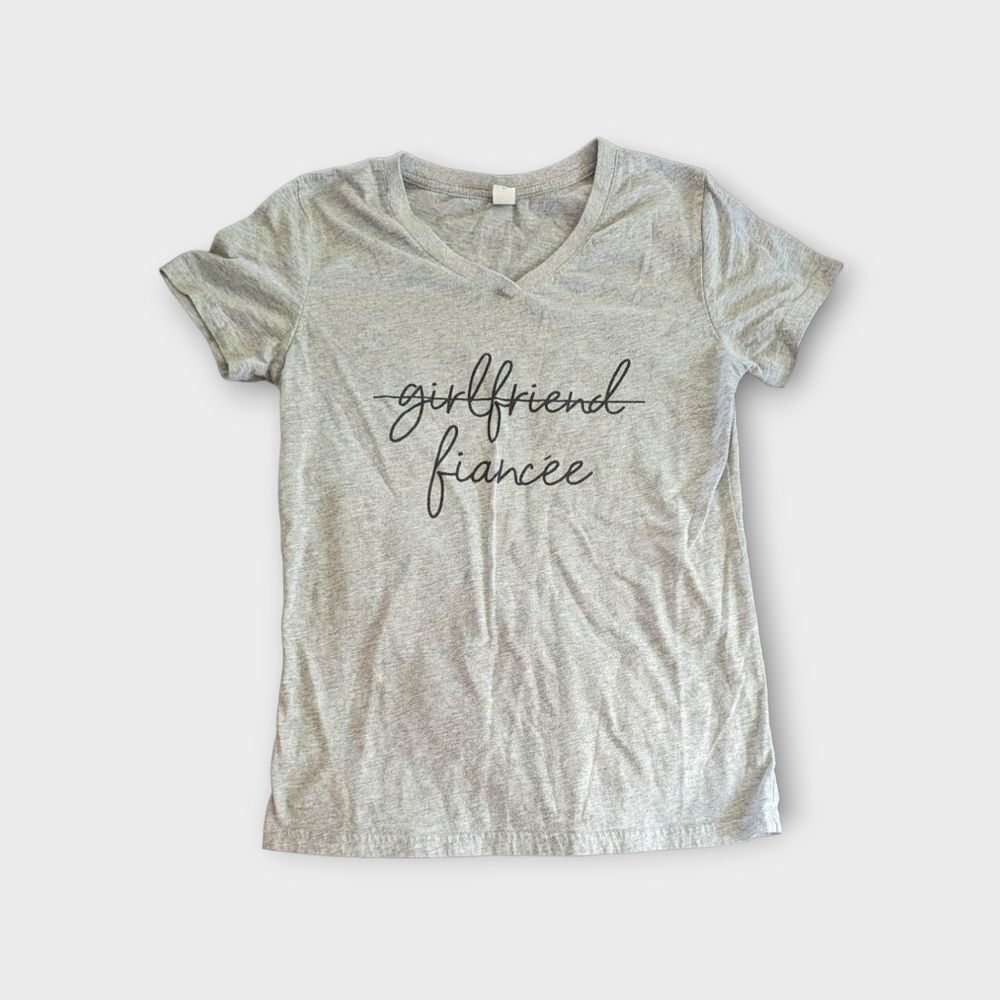 5/$20 The Ring Boxes Girlfriend Fiance V-neck T-shirt Grey Size Small